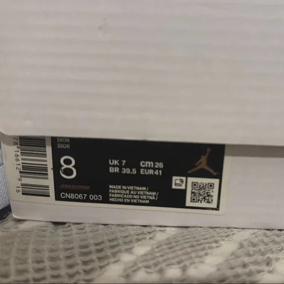 Nike Dior style Gray and White Athletic Shoes with Sleek Design - Picture 5 of 7